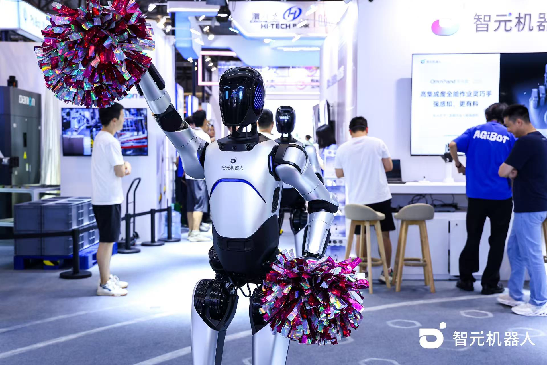 15vip太阳机器人 WAIC 首日展台火爆，机器...